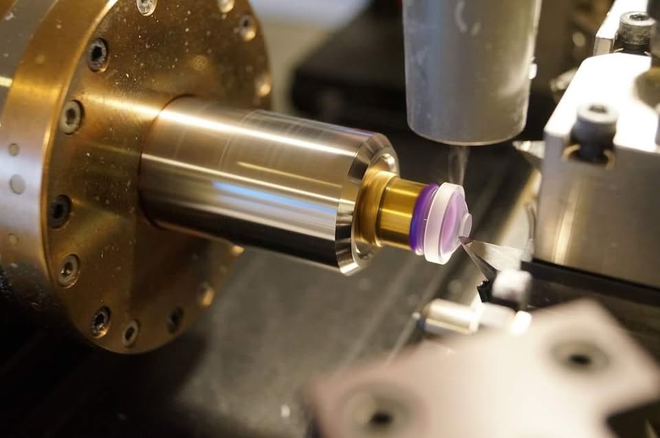 تراش بلانک لنز روی CNC